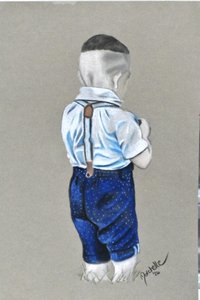 Junge mit Hosenträgern
