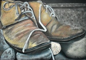 Alte Stiefel auf Felsen