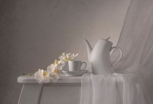 Elegante Orchideen Teestunde
