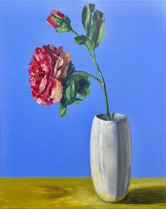 Rote Blume Blaues Stillleben von Marina Kozyr