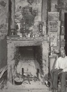 [Mann in der Nähe eines Kamins] von Marion Post Wolcott