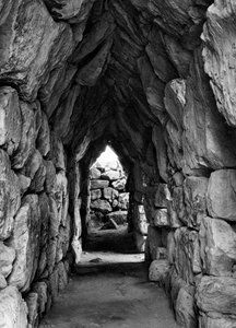 Unter den Ruinen von Tiryns, Griechenland, 1937