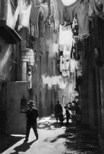 Enge Straße in Neapel, Italien, 1937