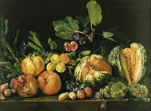 Granatäpfel, Melonen, Trauben, Pfirsiche, Feigen und andere Früchte auf einem Steinsims
