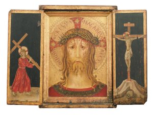 Ein Triptychon: Christus der Erlöser flankiert von Christus, der das Kreuz trägt, und die Kreuzigung (Goldgrundtafel im integrierten Rahmen) von Master of the Pietà di San Costanzo