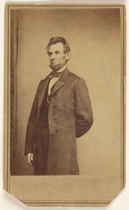 [Abraham Lincoln steht mit einem Arm hinter dem Rücken] von Mathew B. Brady