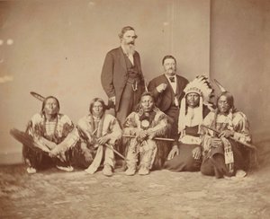 General J. E. Smith und Indianer, 1870er Jahre von Mathew Brady