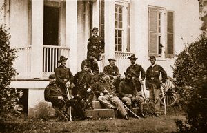Die 164. New Yorker Freiwilligen bei General McMahons Hauptquartier, 1861-65 von Mathew B. Brady