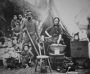 Unionssoldat des 31. Pennsylvania-Regiments mit Familie im Camp Slocum, nahe Washington D.C. von Mathew Brady