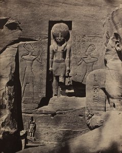 Abu Simbel, Skulpturen am Eingang des Spéos de Phré von Maxime Du Camp