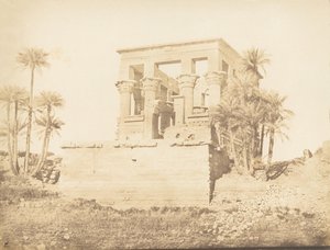 Grand Hypätre oder Typhonium, in Philae - Ansicht von Osten von Maxime Du Camp