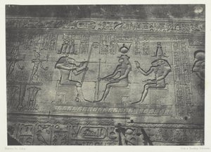 Großer Tempel von Dendérah (Teutyres), Skulpturen der hinteren Fassade; Oberägypten, Tafel 19 aus dem Album "Ägypten, Nubien, Palästina und Syrien" (1852) von Maxime Du Camp