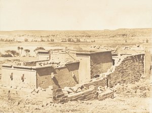 Vue générale du Temple de Kalabcheh Talmis, prise de la montagne, 8. April 1850 von Maxime Du Camp