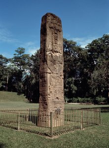 Detail der Stele E auf dem großen Platz von Mayan