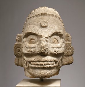 Kopf eines Regengottes, ca. 1000 (fossilhaltiger Kalkstein)