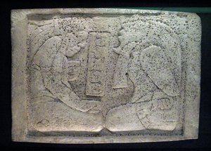 Sturz mit zwei Gefangenen, Yaxchilan-Gebiet, Spätklassische Periode, 600-900 n. Chr.