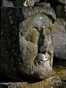 Steinskulptur eines Männerkopfes von der östlichen Akropolis