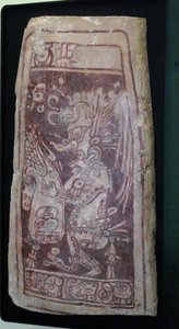 Gewölbedeckel mit Malerei des Gottes K"Awiil und hieroglyphischem Text, Chenes-Gebiet, Yucatan, Spätklassische Periode, 600-900 n. Chr.