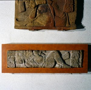 Sturzstein 27 aus Tonina, Chiapas, Mexiko, Späte Klassik (600-900 n. Chr.)