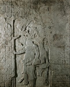 Maya-Kunst: Tafel Nr. 1 von der Maya-Stätte El Cayo (zwischen 600 und 800), die eine Figur umgeben von Inschriften in Hieroglyphen darstellt, die sich auf astronomische Berechnungen beziehen. Private Sammlung