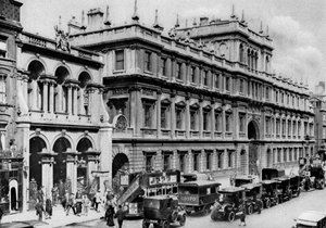 Eingang zur Burlington Arcade und das Haus der Royal Academy, Piccadilly, 1926-1927 von McLeish