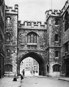 St. Johns Gate an einem Sonntag, Clerkenwell, London, 1926-1927 von McLeish