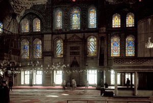 Osmanische Kunst: Innenansicht der Blauen Moschee, erbaut zwischen 1609 und 1617 von Mehmet Aga