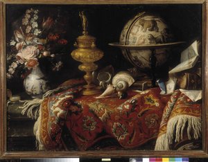 Vase mit Blumen, Astralglobus, Bücher und Goldarbeiten auf einem Teppich