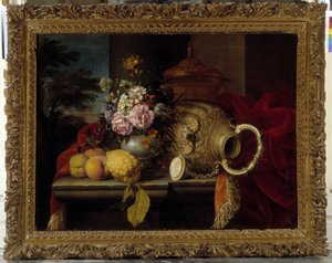 Stillleben mit Blumenstrauß, Obst, Vase und rotem Stoff