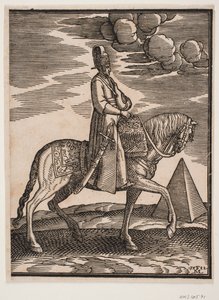 Reiter mit einer Flasche um den Hals, Profil nach rechts; ein Schwert an seiner rechten Seite und Gepäck vor ihm, über den Sattel drapiert; rechts im Hintergrund eine Pyramide von Melchior Lorck