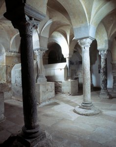 Merowingische Kunst: Blick auf die Krypta der Abtei von Jouarre. 7. Jahrhundert n. Chr. Seine und Marne von Merovingian