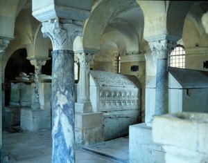 Merowingische Kunst: Blick auf die Krypta der Abtei von Jouarre. 7. Jahrhundert n. Chr.