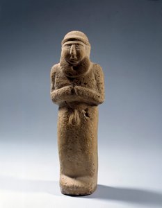 Mesopotamien: Kalksteinstatue eines nackten Priesterkönigs