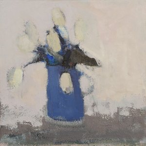 Weiße Tulpen blauer Krug, 2017 von Michael (BACS) Clark