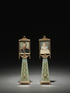 Gerahmte Miniaturen: Porträt von Zar Nikolaus II. und Porträt von Großfürstin Olga, Firma Peter Carl Fabergé von Michael Evlampievich Perkhin