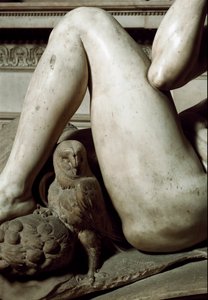 Allegorie von Tag und Nacht: Detail der Nacht. Mausoleum von Giuliano de Medici. Marmorskulptur von Michelangelo Buonarroti