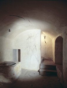 Wandzeichnung einer nackten Figur, im Raum, in dem Michelangelo um 1530 versteckt gewesen sein soll (Kohle auf Putz)