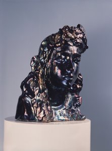 Mädchenkopf mit einem Kranz, frühe 1890er von Mikhail Aleksandrovich Vrubel