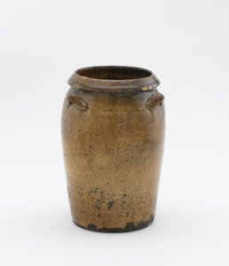 Krug mit drei Henkeln
