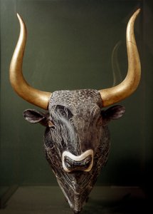 Minoische Kunst: Rhyton in Form eines Stierkopfes aus dem Kleinen Palast von Knossos von Minoan
