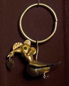 Präkolumbianische Kunst, Mochica-Kultur (Ugly, Mochica): Ohrring mit Vogel aus Gold. 200-500 n. Chr. Private Sammlung von Moche Moche