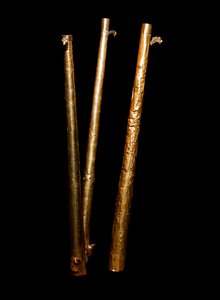Präkolumbianische Kunst, Mochica-Kultur (Ugly, Mochica): goldene Blasrohre. 200-500 n. Chr. Private Sammlung von Moche Moche