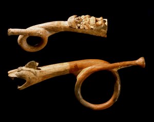 Präkolumbische Kunst, Mochica-Kultur: Terrakotta-Trompeten. 200-500 n. Chr. Göteborg, Ethnographisches Museum
