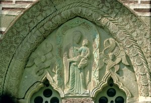Madonna mit Kind, Fensterausschnitt der Kirche, erbaut 1413-17 von Morava School
