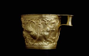 Mykenische Kunst: Goldbecher mit Stierrelief aus Vaphio, Mykenische Festung südlich von Sparta