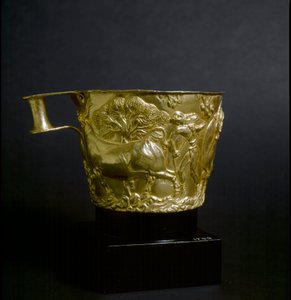 Mykenische Kunst: Goldbecher dekoriert mit einer Szene der Stierjagd. 1500 v. Chr. Vom Vaphio-Gelände in der Nähe von Sparta.