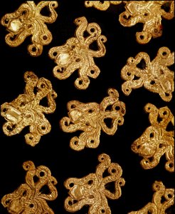 Mykenische Kunst: Kleine goldene Oktopus-Broschen aus Grab III, Mykene von Mycenaean