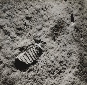 Buzz Aldrins Fußabdruck auf der Mondoberfläche, 1969 von NASA Images