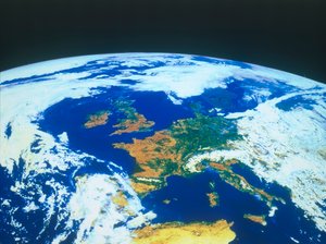 Erde aus dem Weltraum - Europa von einem Satelliten gesehen, ca. 1980er Jahre von NASA Images