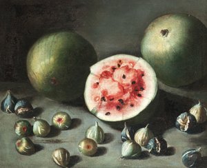 Wassermelonen und Feigen auf einem Steinsims